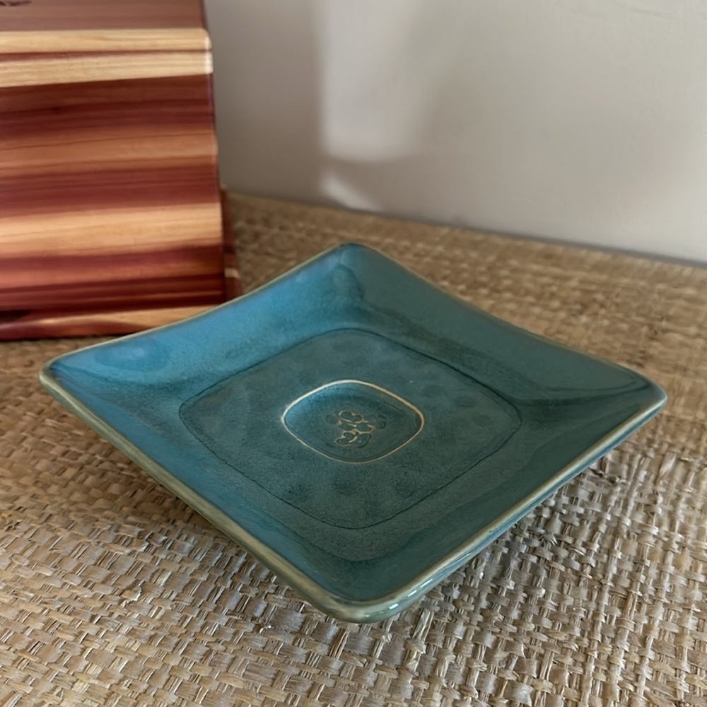 Well Being by Partylite Relax Pillar Holder